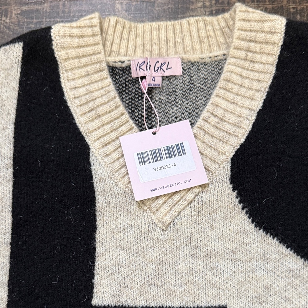NWT‎ Geometric V-Neck Sweater in Black & Cream by Verge Girl - Picture 2 of 4